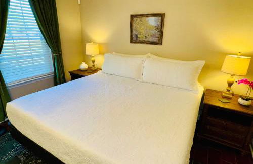 Gorgeous Condo across from Vet School - Foto 13