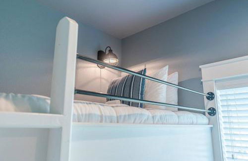 Stunning beach house just a short walk to beach - Foto 36