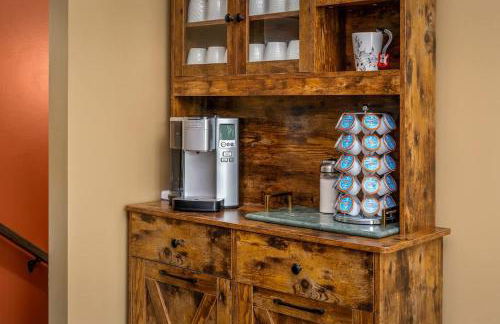 Chic Oasis 2 miles from DT - Pool table - B-Dashy - Foto 29