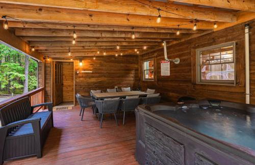 Log Cabin with Hot Tub, Game Room-10 min to NRG - Foto 36