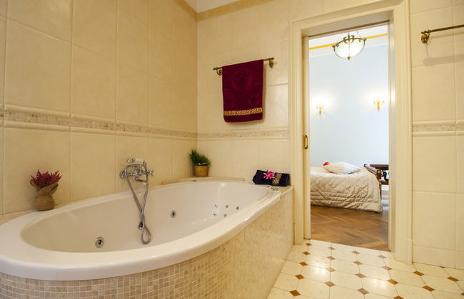 Filip Palace Luxurious Apartment - Photo 40