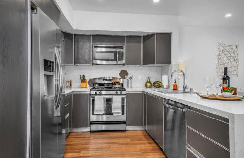 Amazing, Spacious Unit, Heart LA - Photo 38