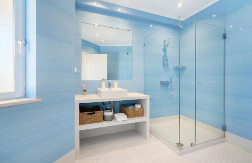 Luxury Private Family Villa with Pool AC & Parking - Foto 27