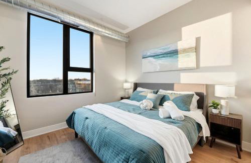 Edgewater Apt with Free Parking Gym Modern Living - Photo 28