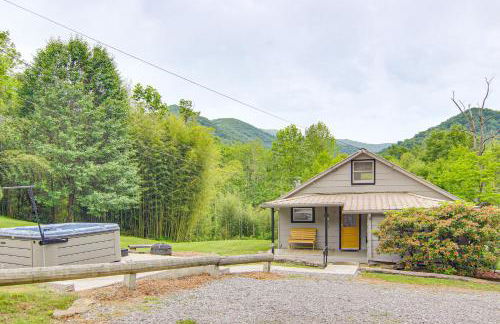 Vintage Farm Cottage Near Hikes and Pigeon River - Foto 1