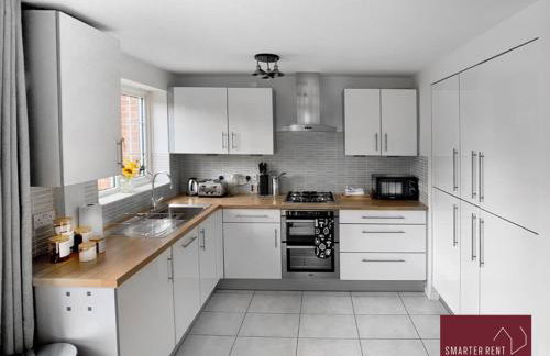 Farnham - 2 Bed House - Parking - Photo 5