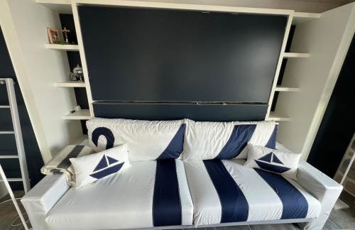 Ti an Aod Beachfront Stone Cottage Sleeps 10 OI Collection Rentals - Foto 17