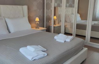 Avenue Luxury Home - Photo 10