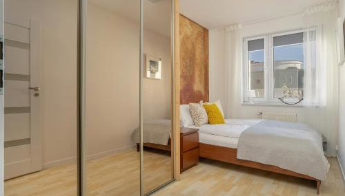 Cozy Apartment Remote Work by Noclegi Renters - Foto 2, towels, wardrobe