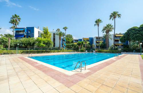 beach and pool - Photo 2