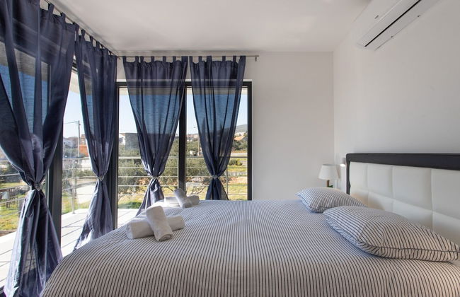 Dazzling Kaštel Novi Villa With Private Pool and Scenic Sea Views - Foto 1