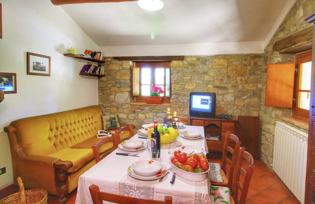 Charming Tuscan Farmhouse - Photo 41