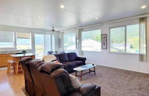 Charming Chalet Close to GNP, Downtown & Game Room! - Foto 14