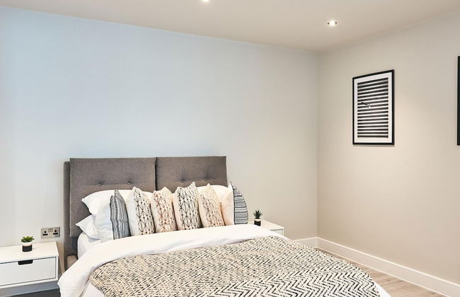 Seven Living Bracknell - Free Parking on Site - Foto 2