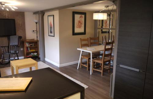 Old Brewery home with pool and gym access - Foto 22