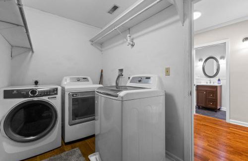 New England Nest - Modern 2BR Home with EV Charger - Foto 4