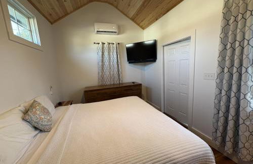 Coastal home with private separate guest house, gas grill and close to local beach - Foto 3