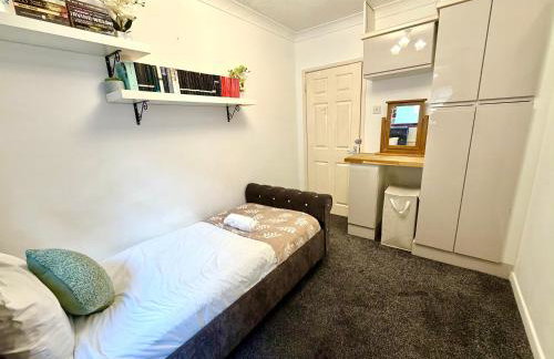 Indoor Heated Pool - Large Family Home - Sleeps 12 - Near Bournemouth Beach - Photo 49