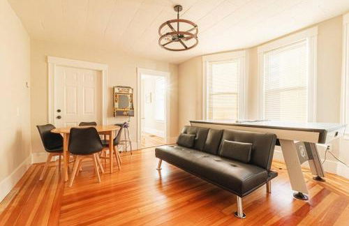 Walk to Downtown Salem with Arcade- Free Parking! - Foto 9