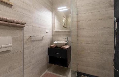 Beautiful Home In Kunj With Wifi - Photo 48