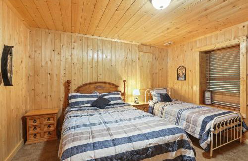 Secluded Mountain Retreat with Stunning Views home - Photo 11