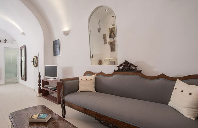 Karpimo Horizon - Caldera View with private hot tub - Photo 12