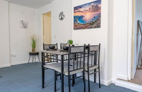 Elegant 2BR Escape Ideal for Long Stays - Foto 11