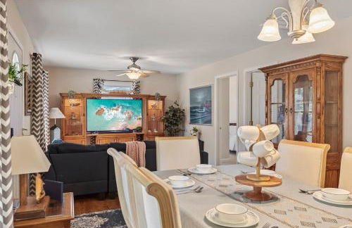 Modern Bungalow Home with Mid-Century Flair - Photo 8