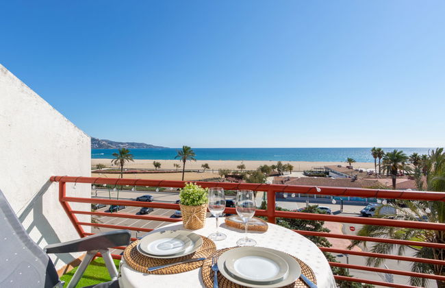 1 bedroom Apartment in Castelló d'Empúries with garden and terrace - Photo 1