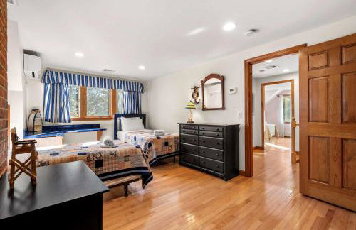 Spacious Home with Direct Pond Access! - Foto 29