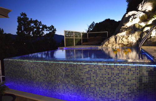 Stone House Marin - Photo 12