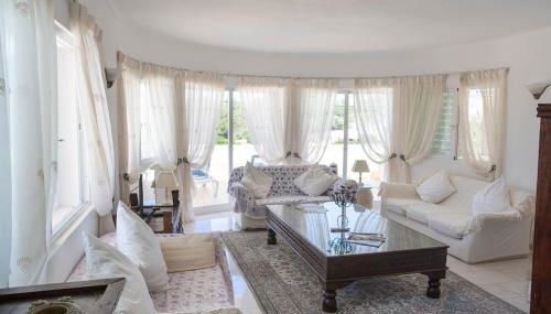 Silver Beautiful 4 Bedroom Vila Just Steps TO TH - Foto 3