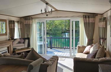 Still Waters Luxury Retreat with Hot Tub -Tattershall Lakes - Foto 8