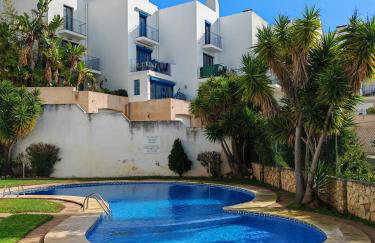 Apartamento Páteo - piscina, churrasqueira e vista jardim - Foto 2