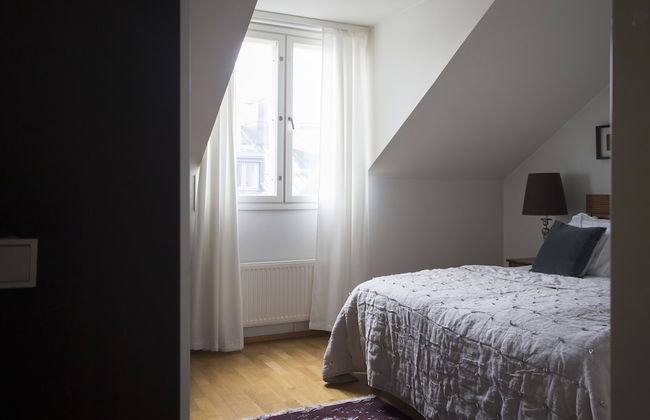 2ndhomes 2BR Penthouse with Balcony and Sauna - Photo 3