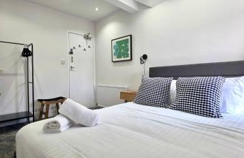 Claude Road Apartments by Switchback Stays - Photo 38