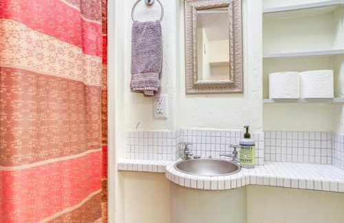 Ocean-View Bungalow Walk to Pebbles Beach! - Foto 24