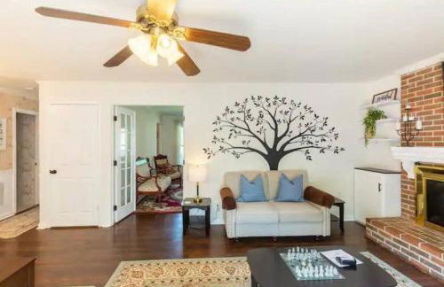 Lrge 5 BR 9 Beds Near DC-Pool, Hot Tub, Gym, Game Rm, Fire Pit - Foto 17