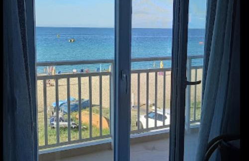 Breeze - Cozy Beachfront Lux Apartment - Listen Piano & the waves - Foto 11