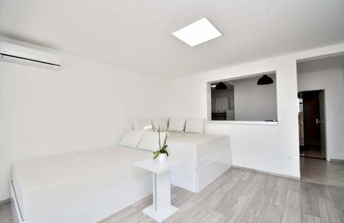 Apartments Lux with pool - Foto 47