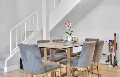 High Ceilings 3BR with Loft-2 Baths Pool & Jacuzzi - Foto 23