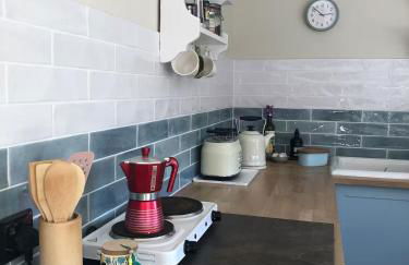 2 Guests - Garden Retreat with Balcony Views - Foto 11