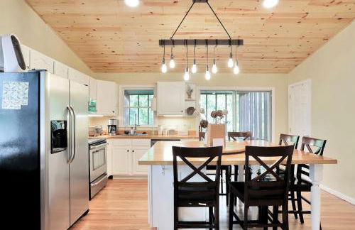 Lazy Basye Shenandoah Cabin with Hot Tub, Sleeps 10 - Foto 25