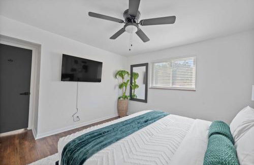 Luxury 5BR Cincinnati, Sleeps 12, Crib, Home Gym, Fenced Backyard - Foto 2