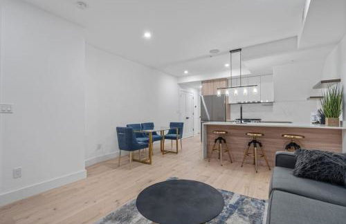 Capitol View 2 DC Townhouse Condo with Private Backyard and Garage Parking - Foto 6