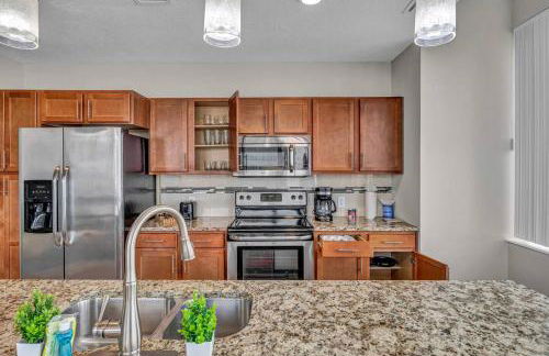 Luxury 21st Floor Penthouse | Great Downtown VIEWS - Photo 18