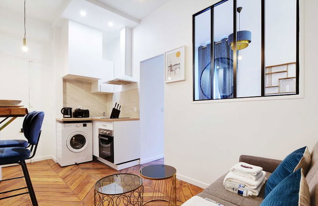 Chic Apartment in Paris for Couple - Photo 6