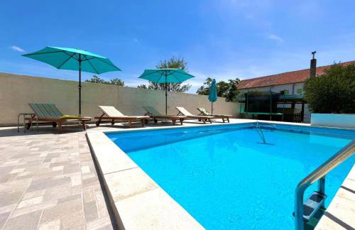 Stone & Sun Retreat with Private Pool - Foto 38