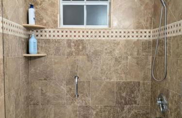 3br,3ba home near Downtown and Airport, Walk to the Stadium - Foto 21