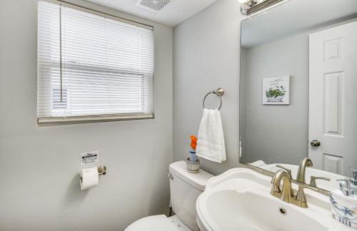 1 Mi to Beach Home with Patio and Grill in Hampton! - Foto 17